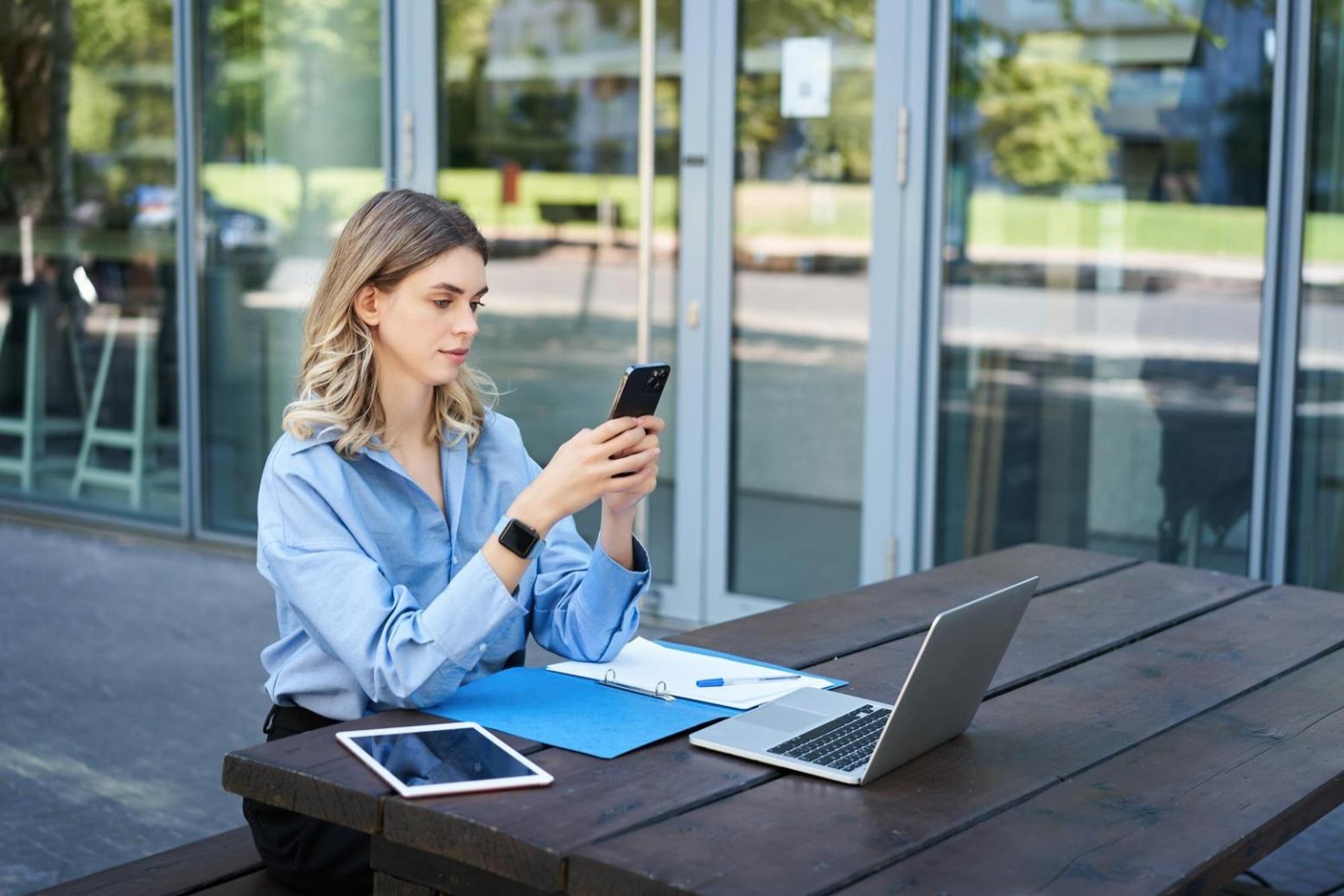 Pantalla con gráficos de tráfico orgánico y palabras clave posicionadas