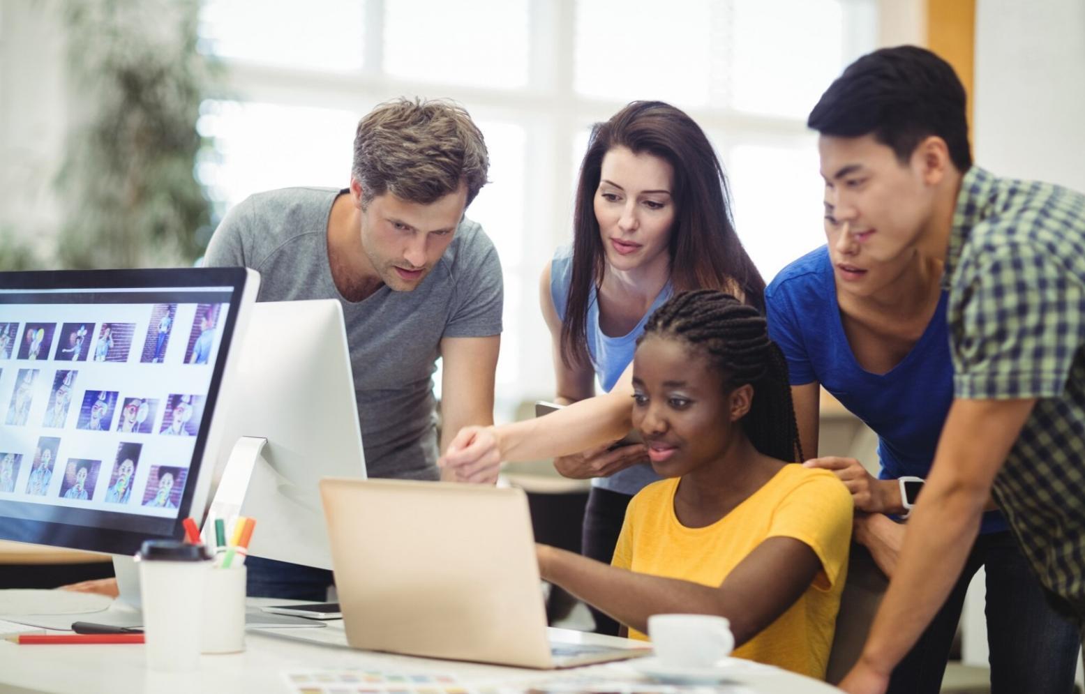 Sesión práctica de optimización SEO con análisis de herramientas profesionales